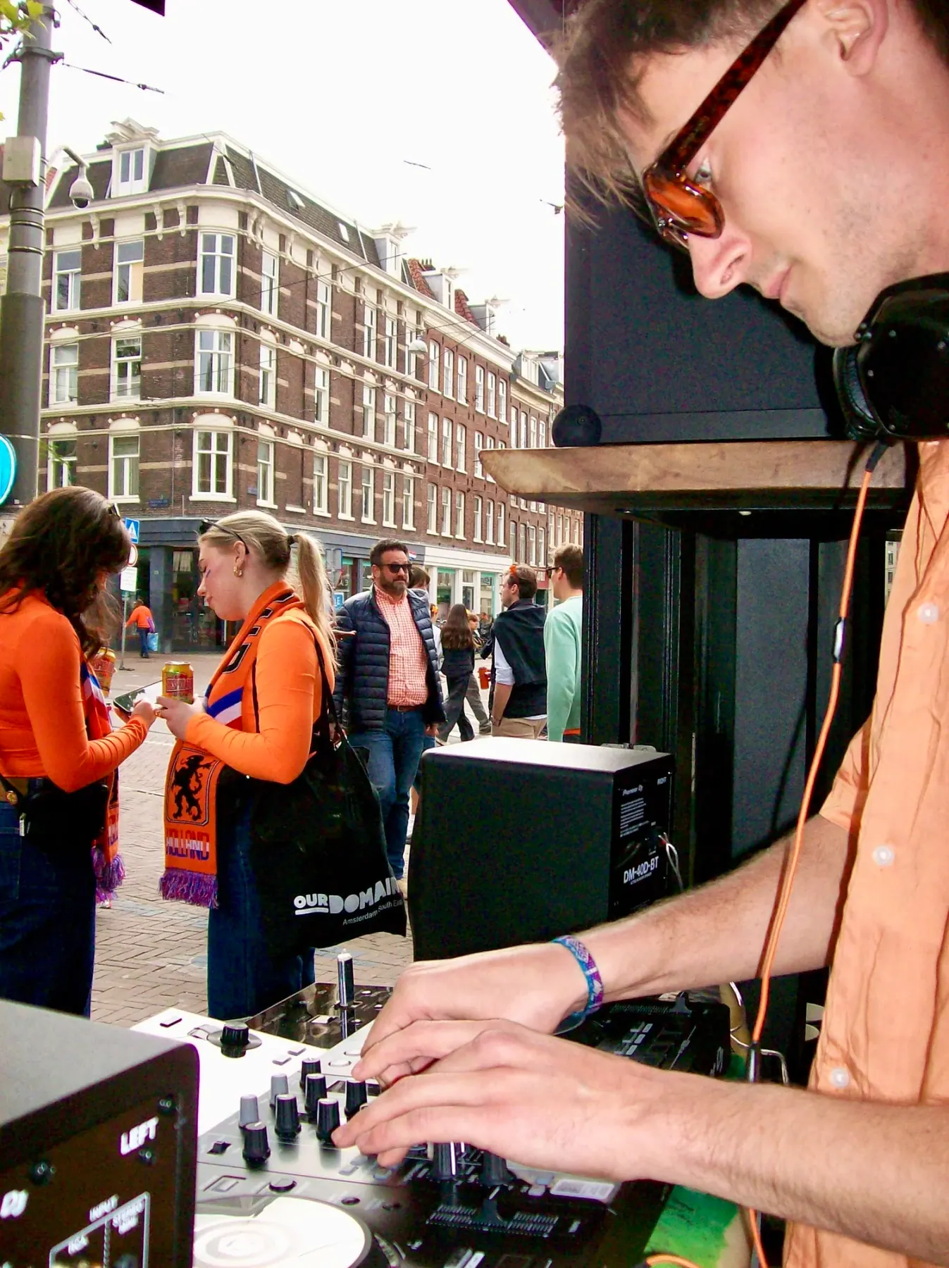 Hawaiian King’s Day Amsterdam — image 13 of 16